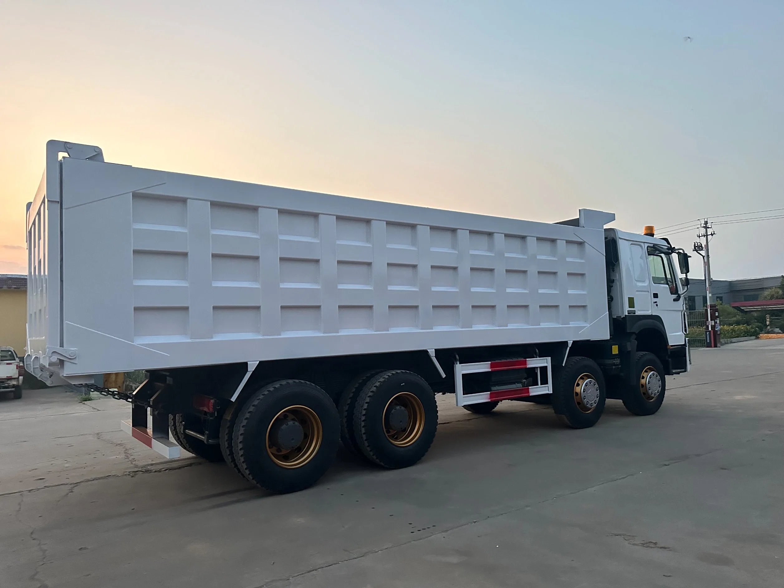 China meistverkaufte HOWO 8X4 gebrauchte Baudump Truck