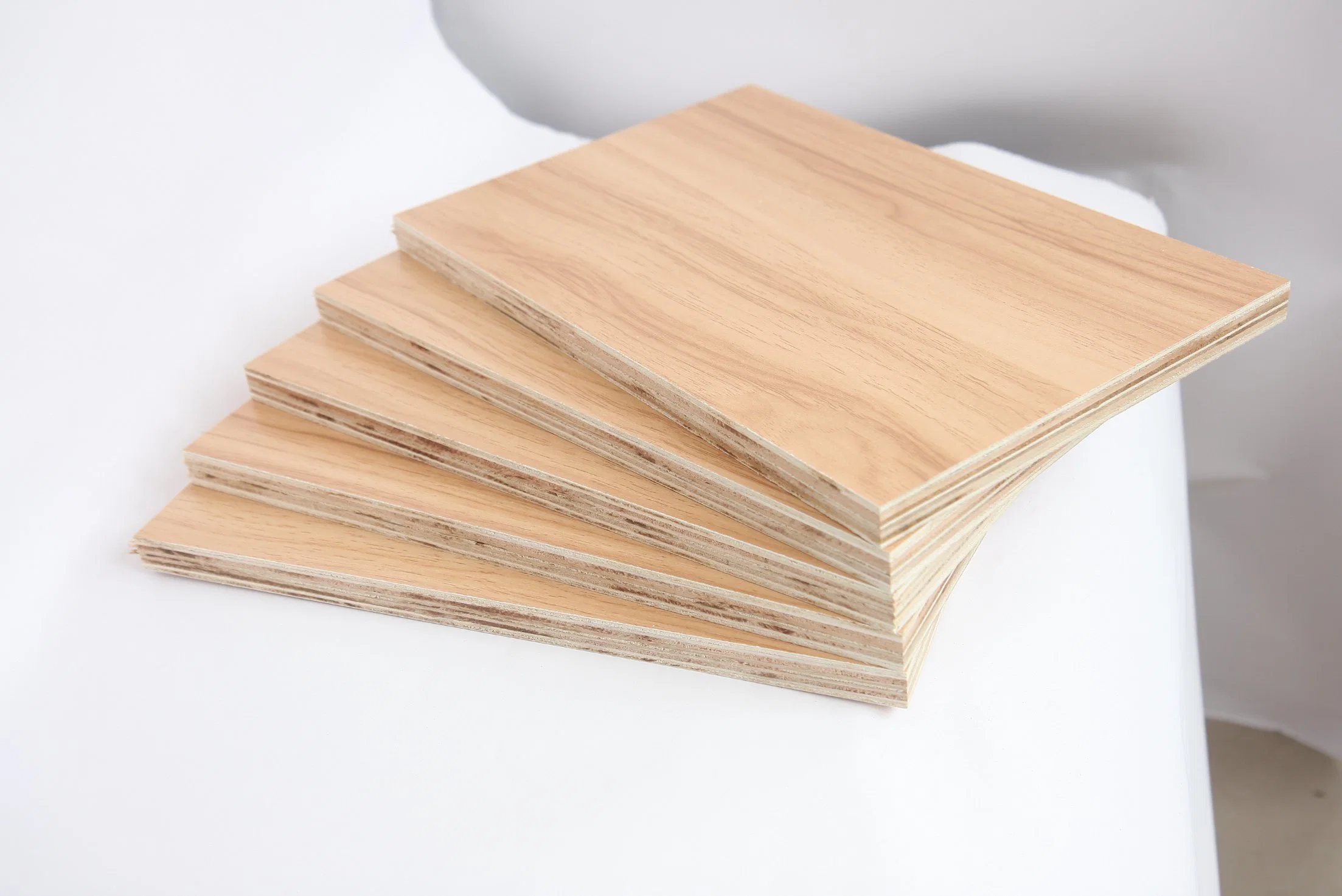 Hot Selling Building Material Construction Furniture Timber Board Linyi Plywood Finger Joint Block Board Melamine Faced Plywood Wholesale/Supplier