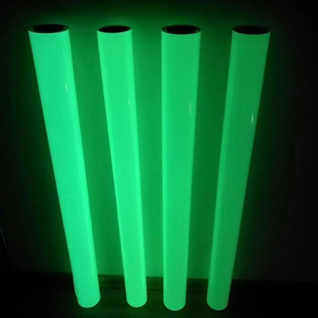 Vinyle photoluminescent rouleau auto-adhésif/Glow in the Dark adhésif 2-12 heures Film lumineux en PVC pour panneau de sortie signalisation d'avertissement de sécurité routière