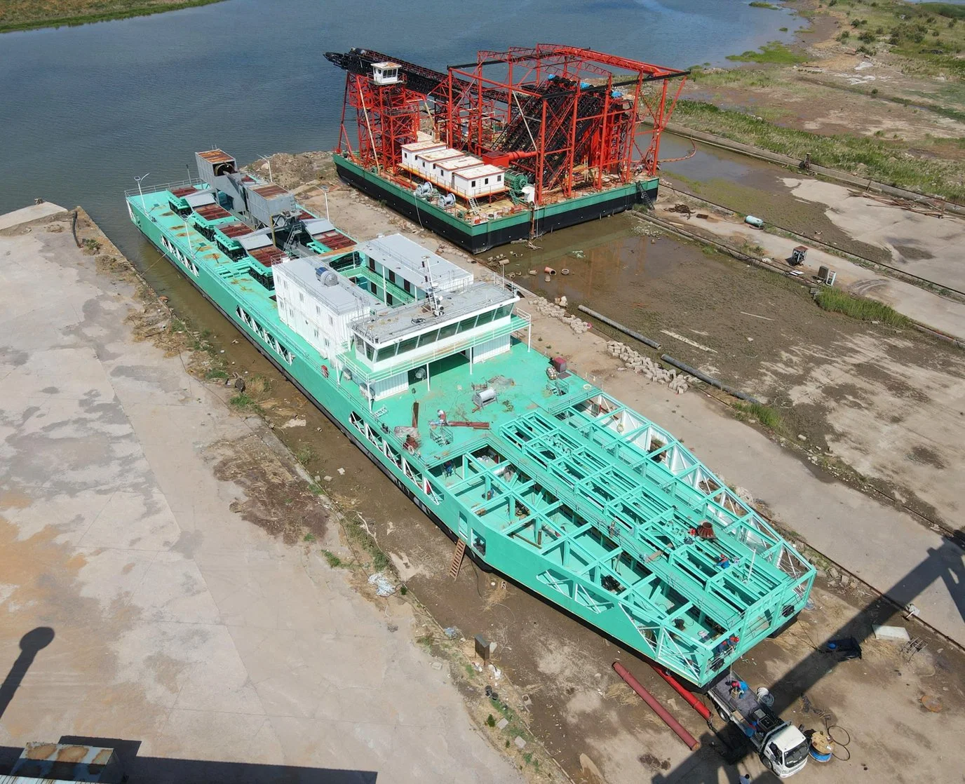 China Direct River Suction Dredger for Indonesia with Exclusive Service