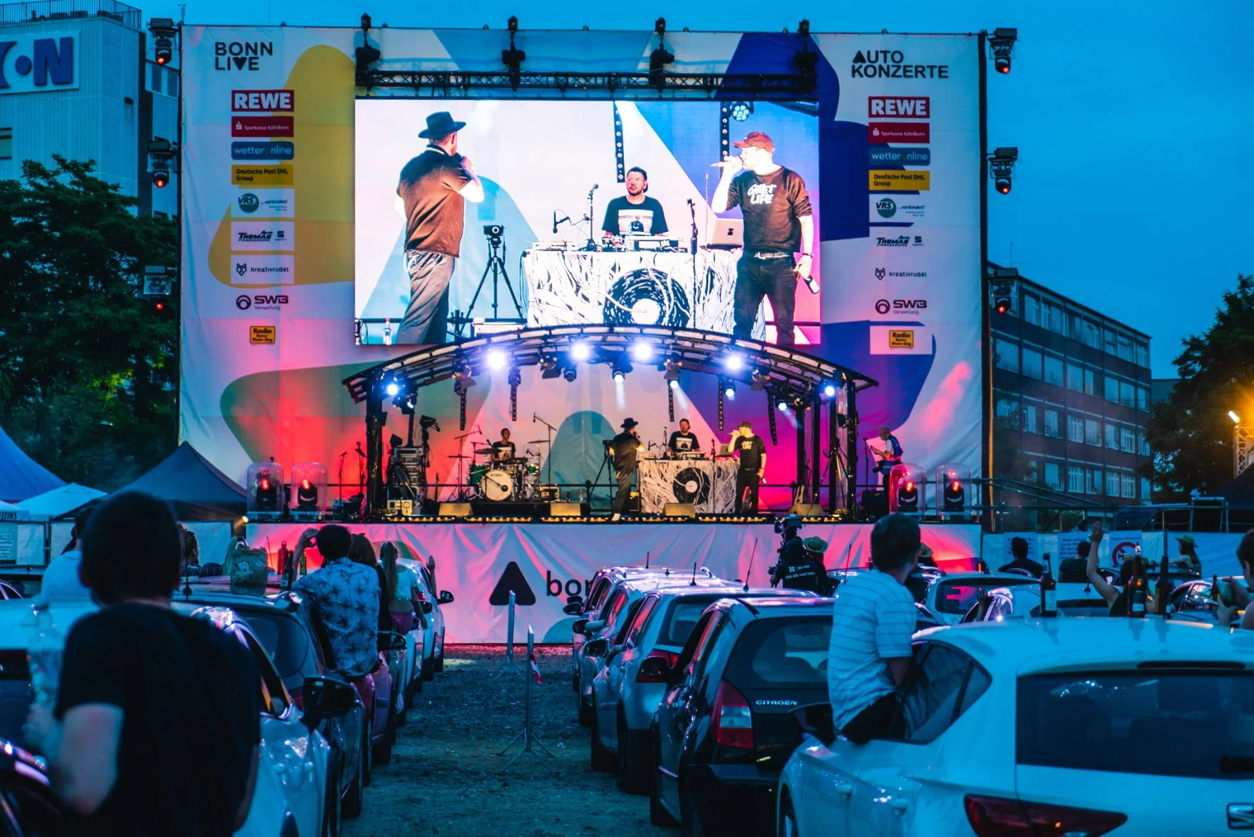 P3.91 Lightweight Outdoor Rental LED Display Seamless Splicing and Angle Adjustable Digital Video Wall Screen