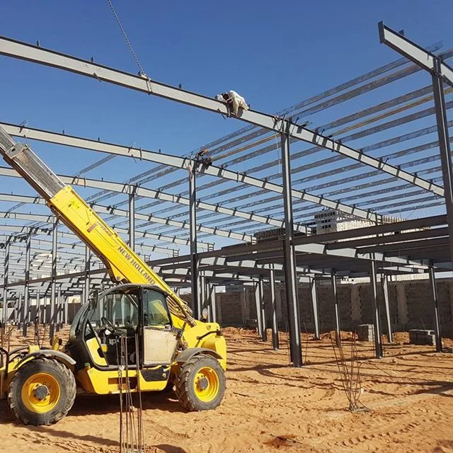 Bâtiment industriel de type H/Section en acier avec panneau sandwich en acier pour atelier/entrepôt, poutre métallique pour cadre de feuille de purlin pour construction de stockage/usine/hangar/garage/remise.