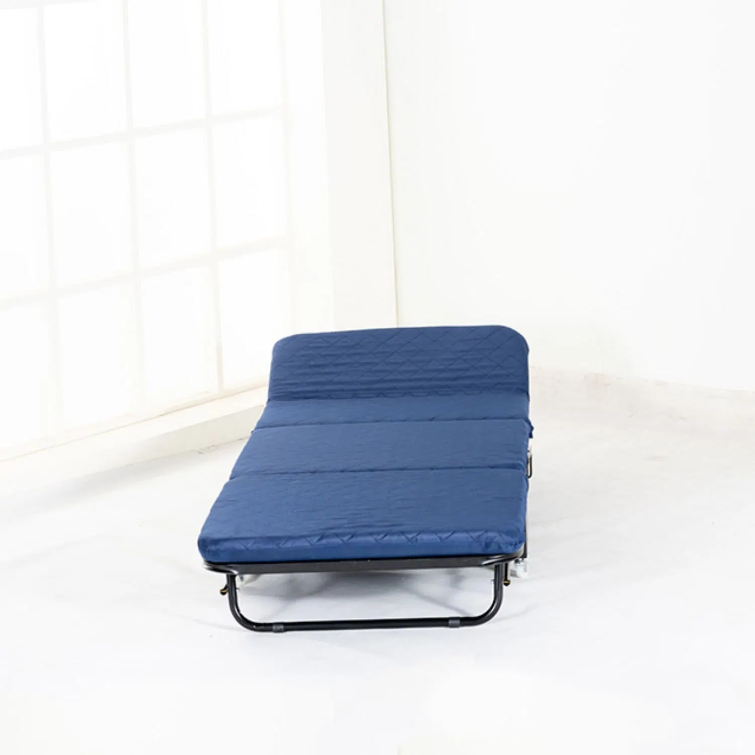 Bastidor de hierro de dormir al aire libre Muebles de oficina cama plegable con colchón