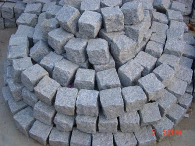 Natural Granite Cobblestone / Paving Stone for Outdoor Garden/Landscape/Walkway