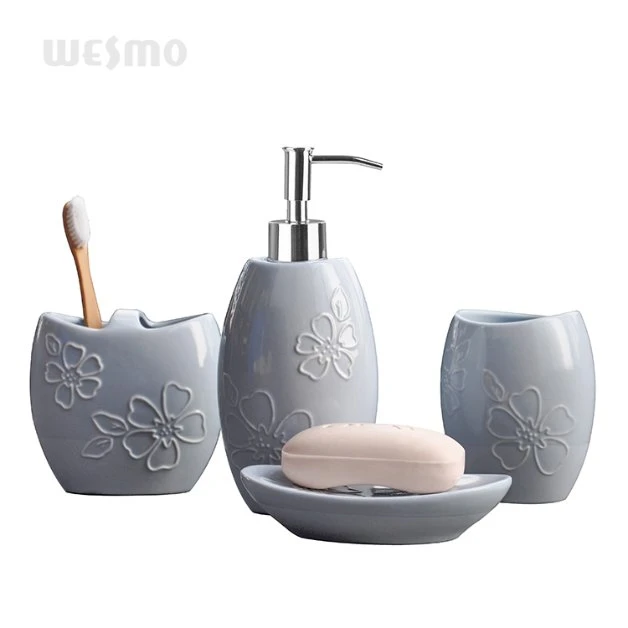 Heart Shape Decoration Porcelain Bath Set Bathroom Accessories