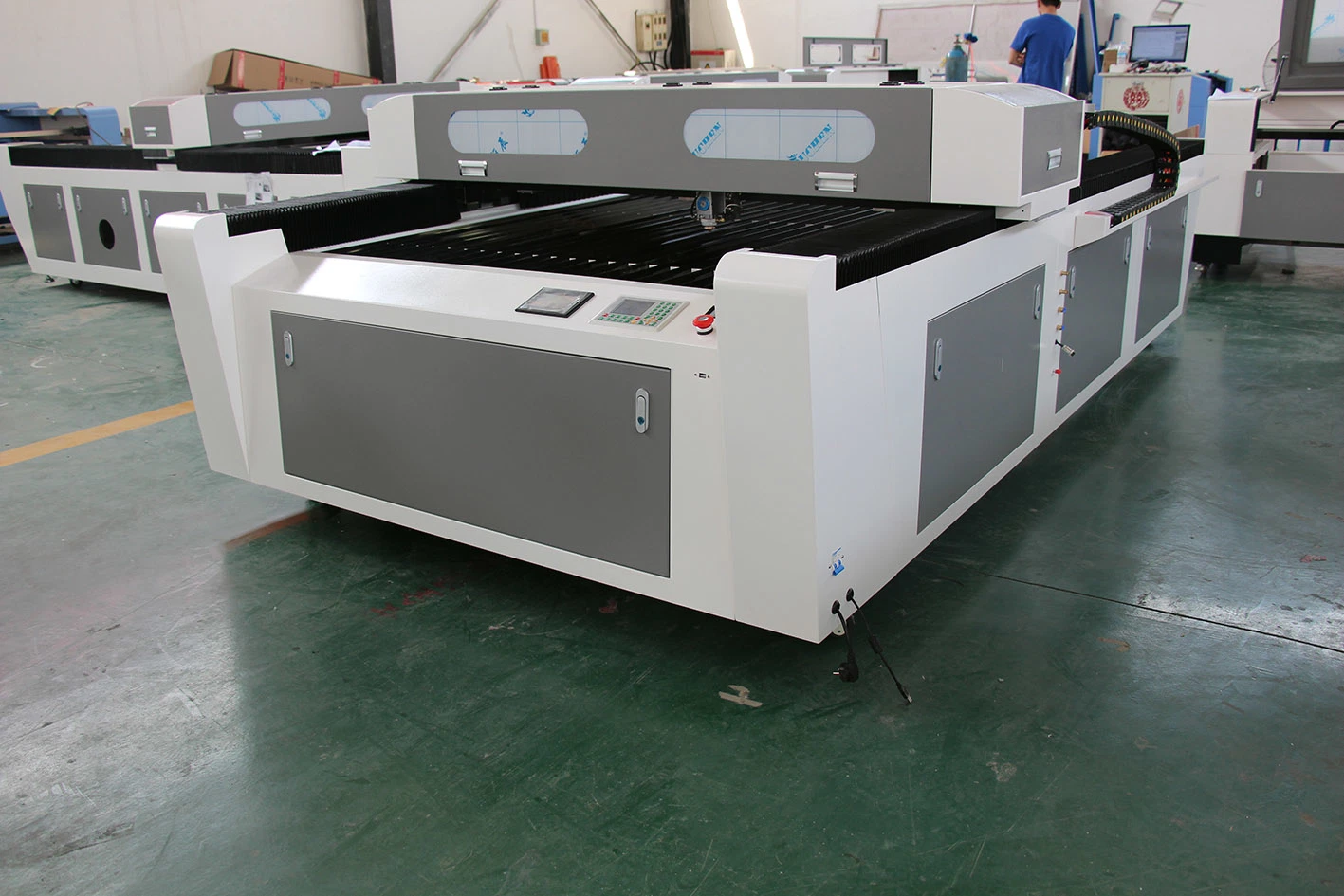 Factory Selling CNC Laser for Metal Nonmetals Cutting CO2 200W 300W 500W Flc-1325