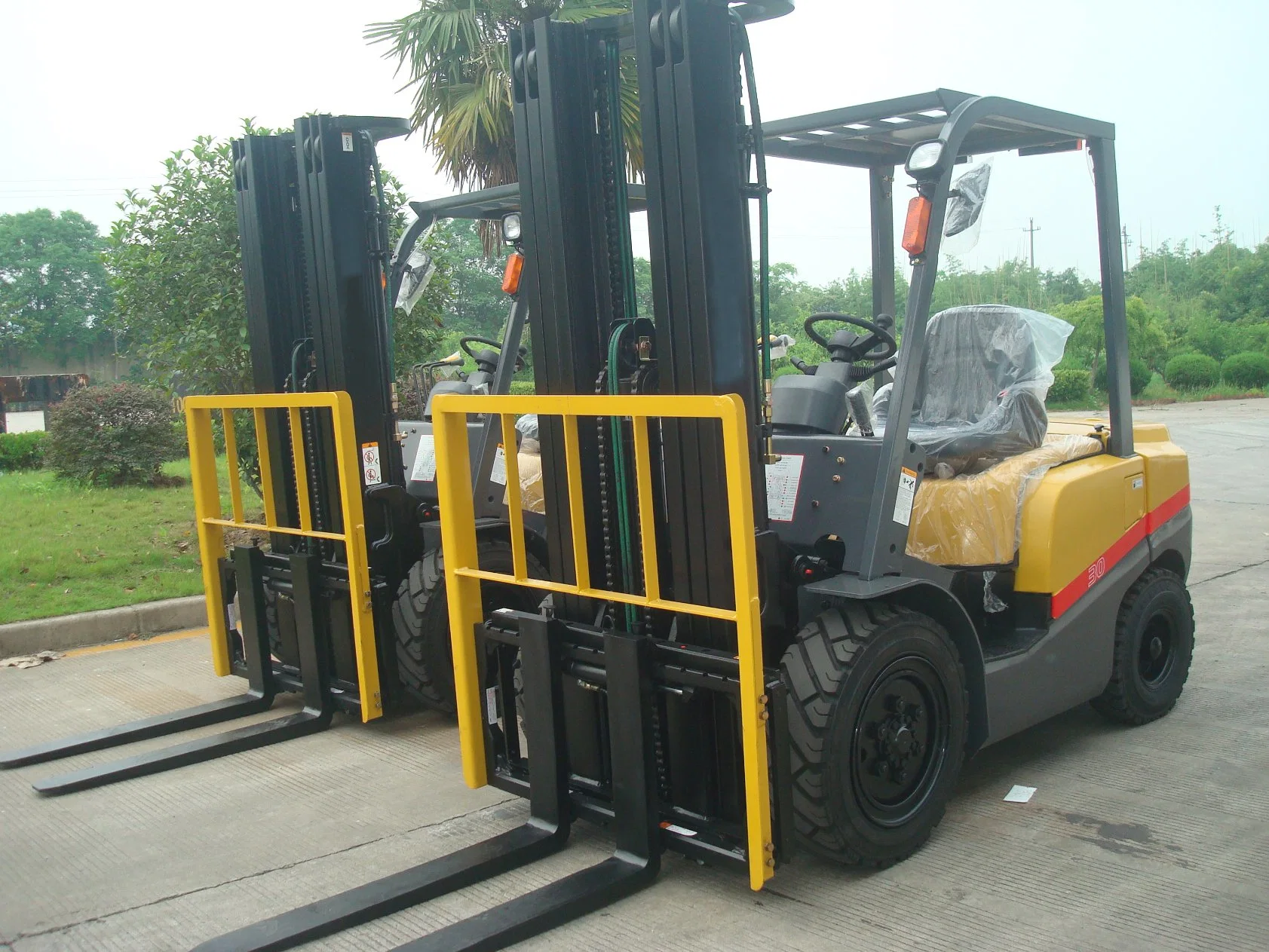 2000kg Diesel Forklift Truck Hydraulic Fork Lift Price