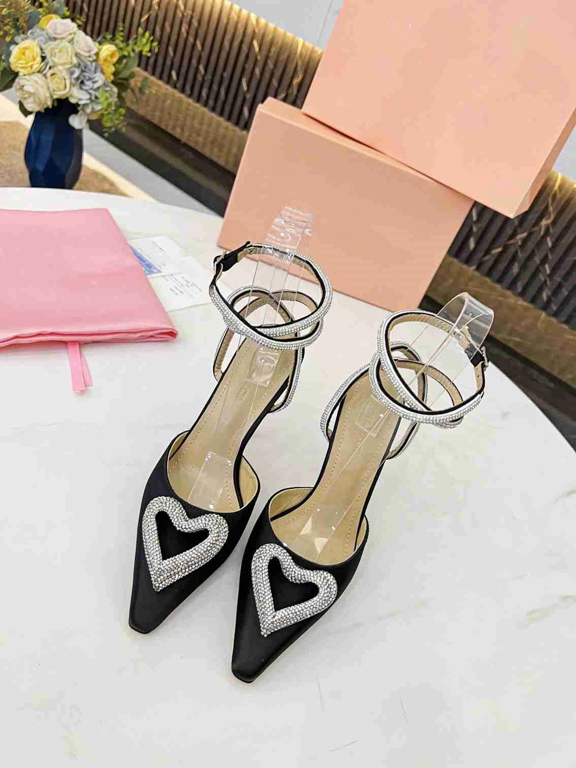 New Arrival Shiny Love Heart Elegance Stiletto Heels Bride Wedding Silk Leather Ladies Shoes