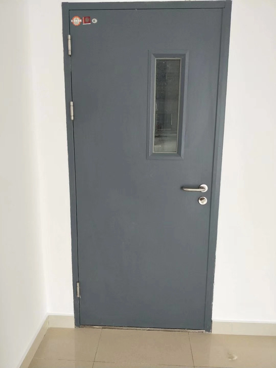 a Safe and Reliable Insulation Door with Low Torque and Low Noise