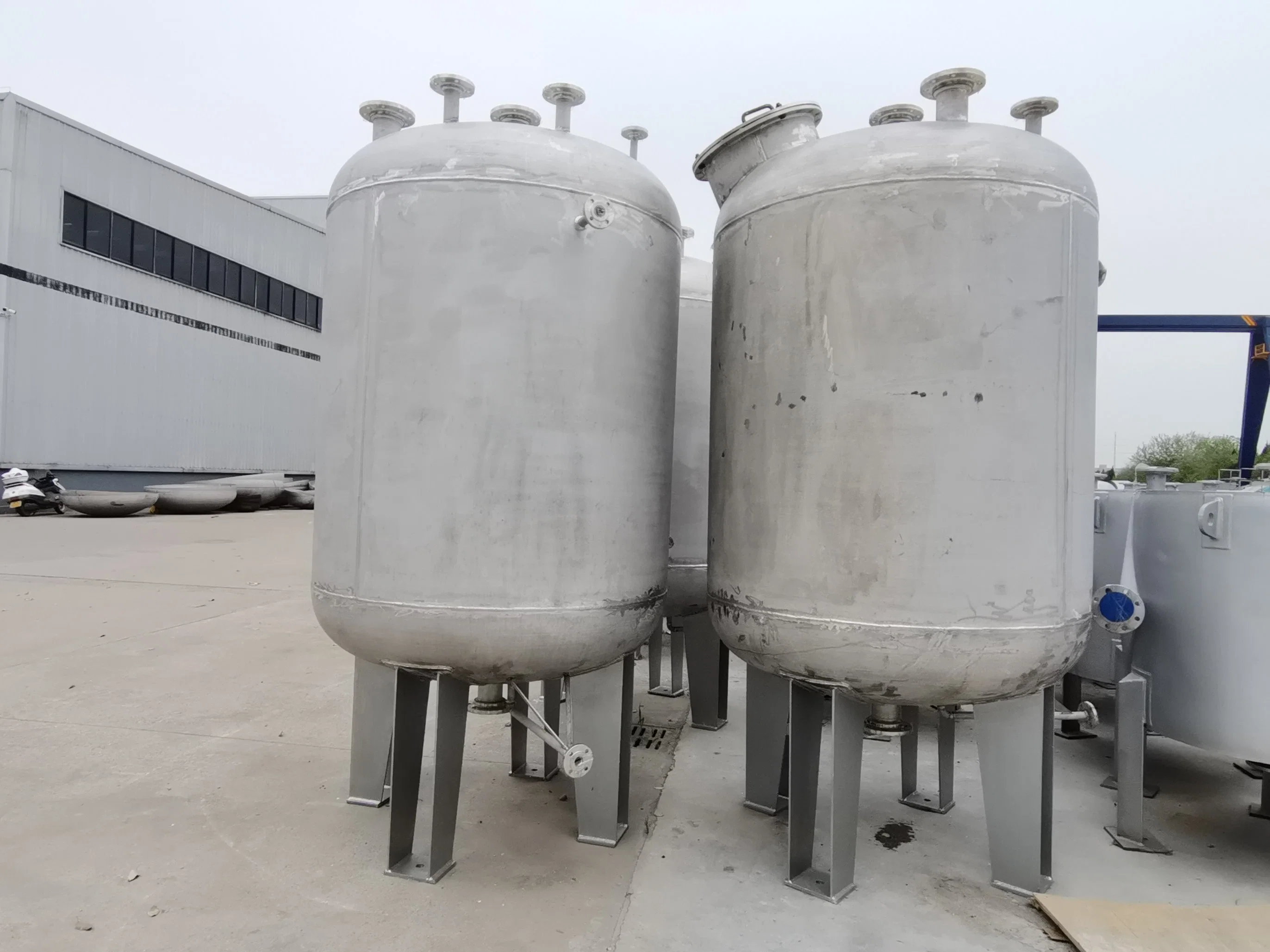 Heating and Cooling Tanks for Vertical Storage Tanks in The Petroleum Industry