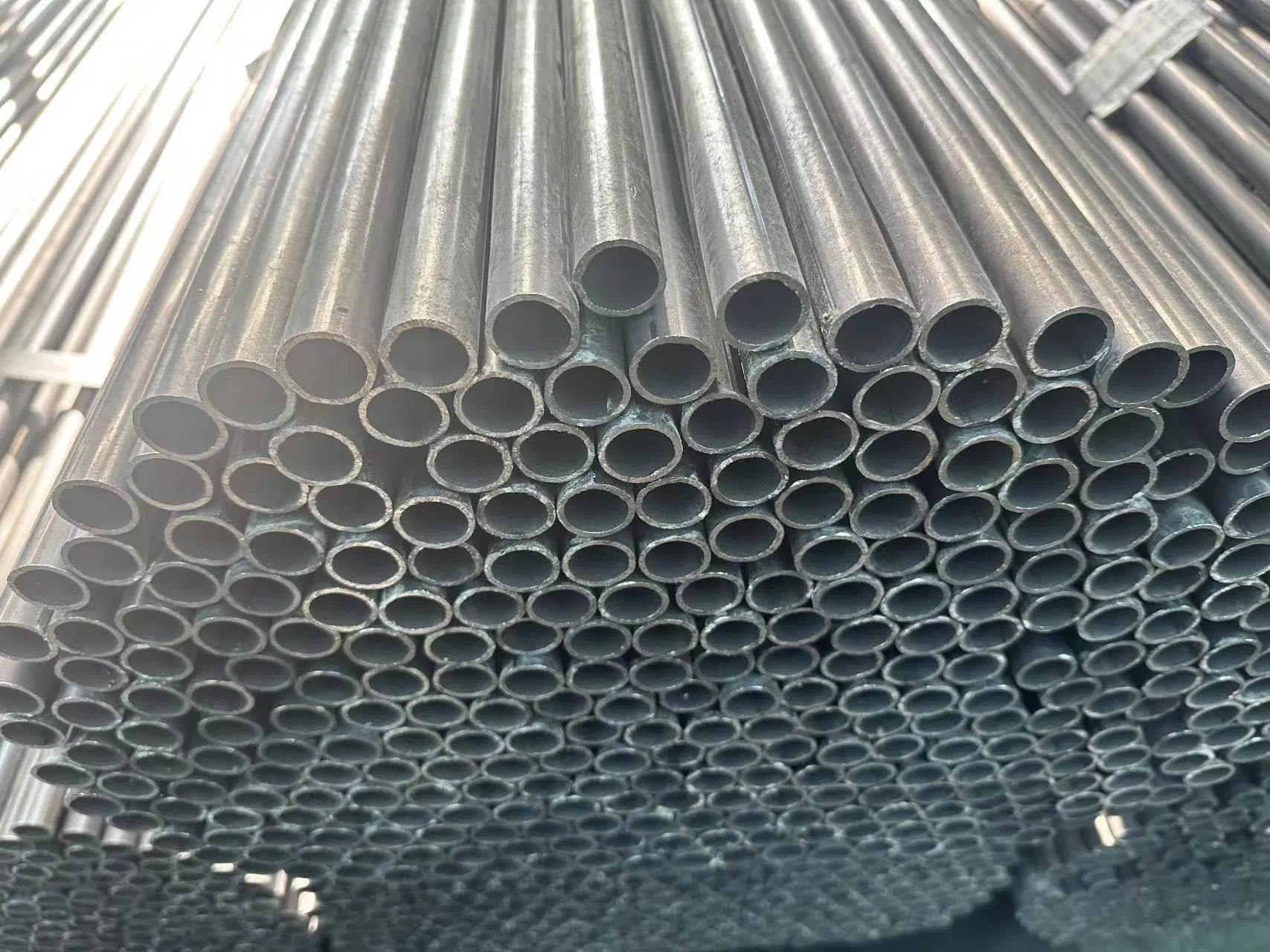 Factory Wholesale/Supplier Hot Rolled Q195 Q235 Q355 Customized Welded Circle Steel/Carbon/Galvanized Pipes for Medical Equipment