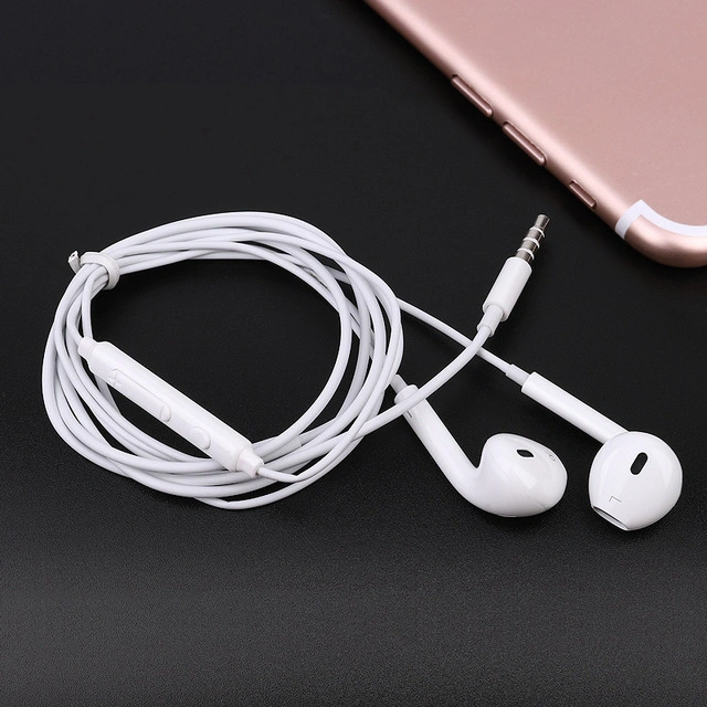 2021 Cheap in-Ear Handsfree Wired Headphones with Microphone for Mobile Phone