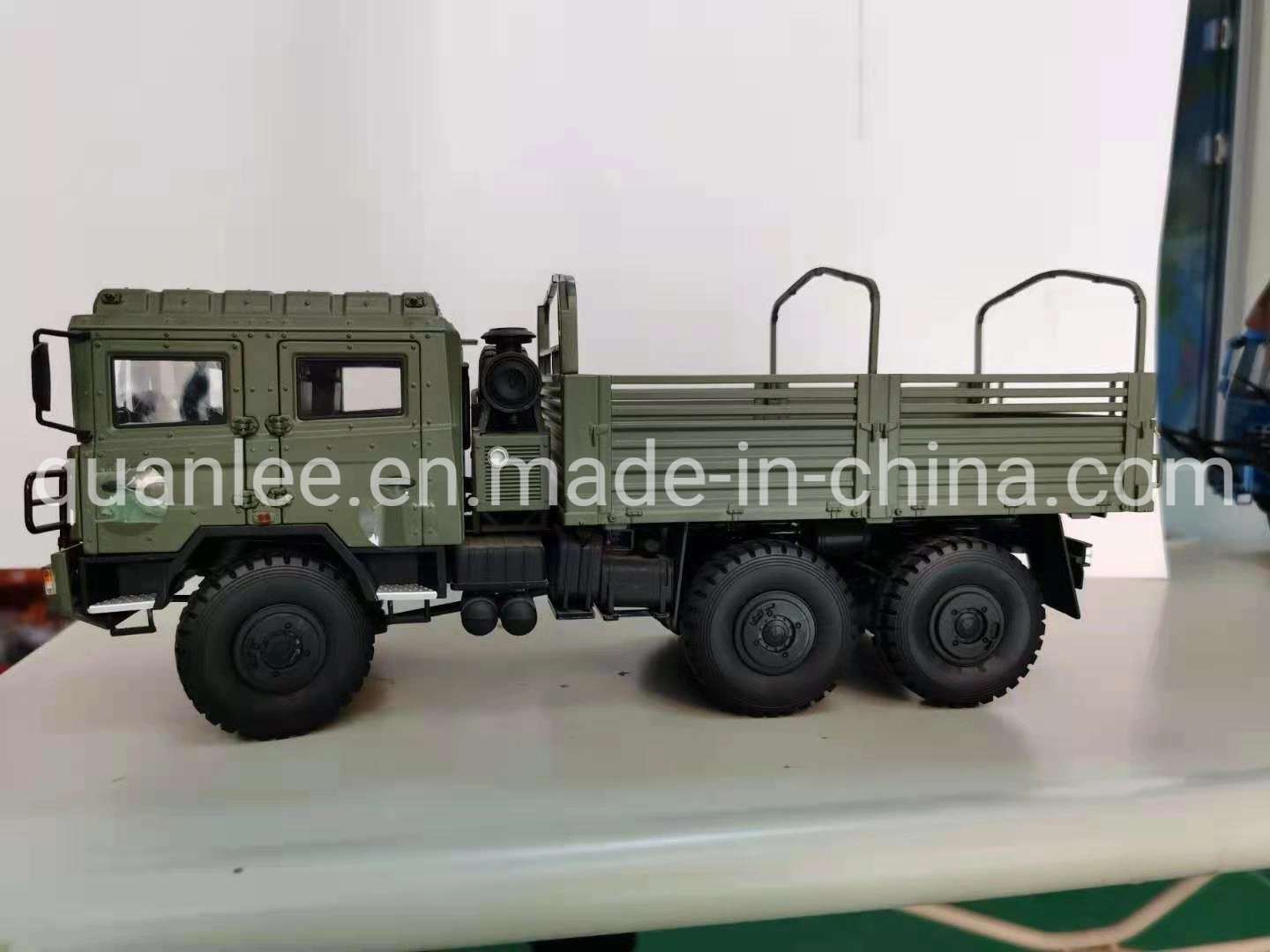 Modelo de carretilla buen precio de 1 24 El Diecast camión militar de Pantone de metal de la tecnología del cuerpo de los juguetes de PVC personalizadas OEM Logo Troquelado estilo