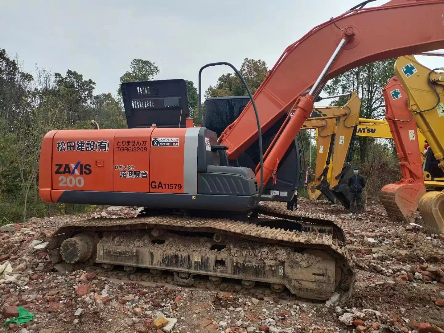 Sale Hitachi Zx200-3 Good Condition with High Iperating Efficiency for Cheap Sale Used Construction Machine Excavator