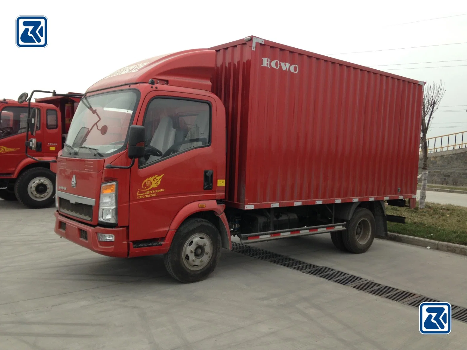 HOWO 5 to 8 Tons Cargo Van Pickup Box Truck Van