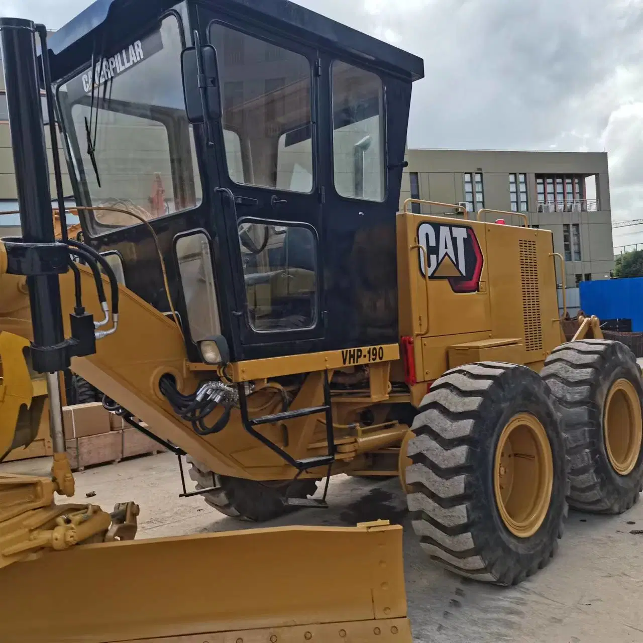 Motoniveladora de ruedas Cat 140K 140 usada Caterpillar 14h 14K Grader en Shanghai Yard