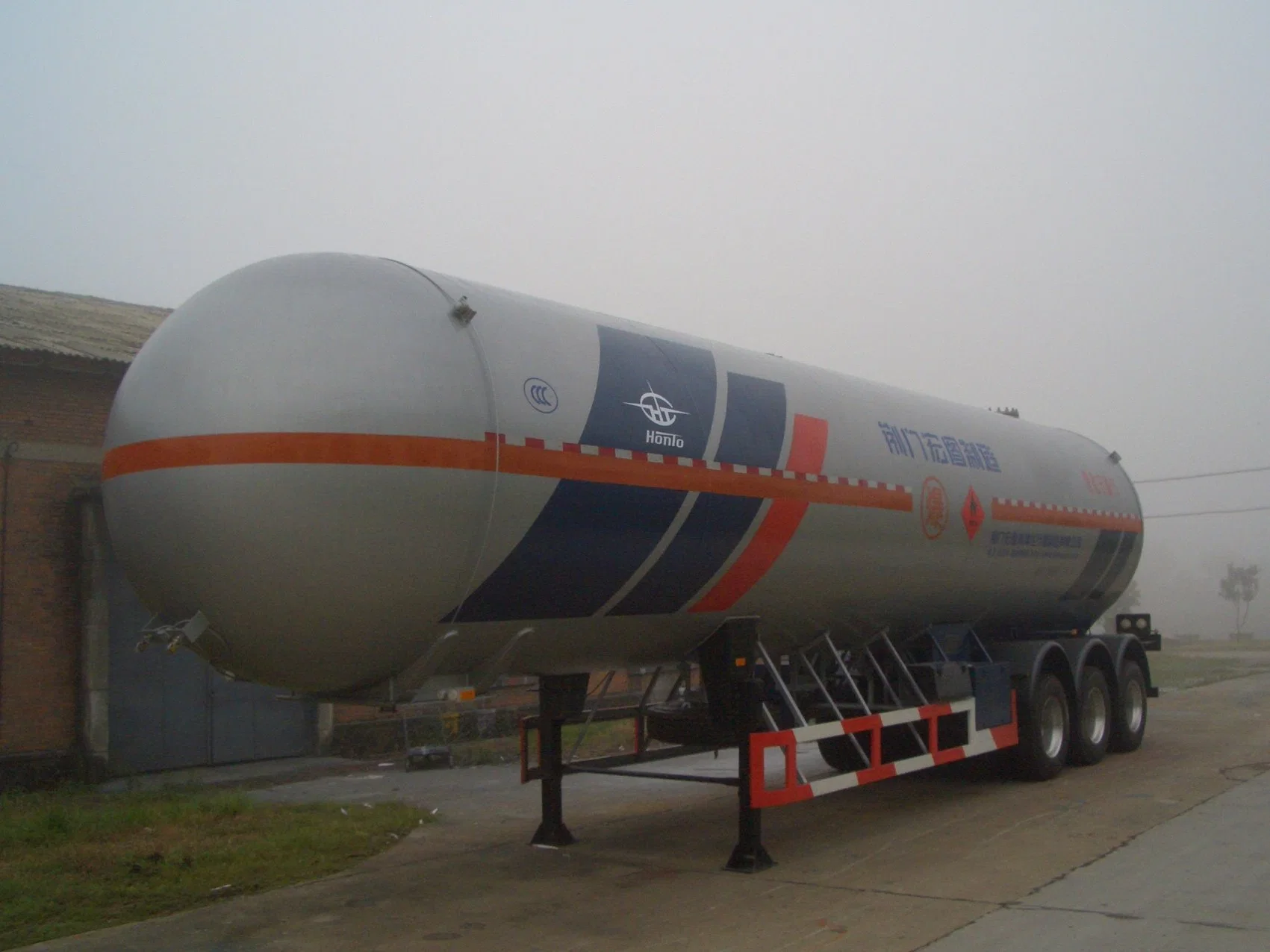 3-Axle 49600liters 25tons LPG Bridger Truck Tanker Trailer with Fuel Box LPG Semi Trailer