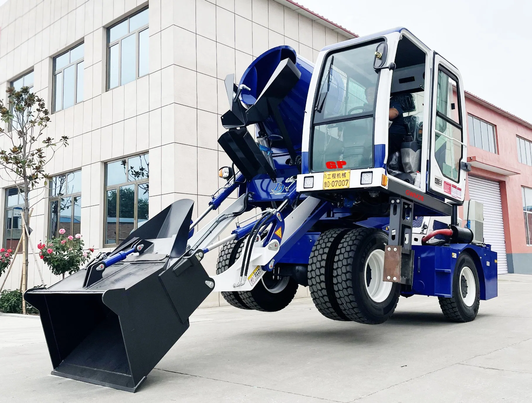 Small Self Loading Concrete Mixers Cement Mixer Prices Concrete Machine Factori Mobile Concrete Batching Mixer for Sale