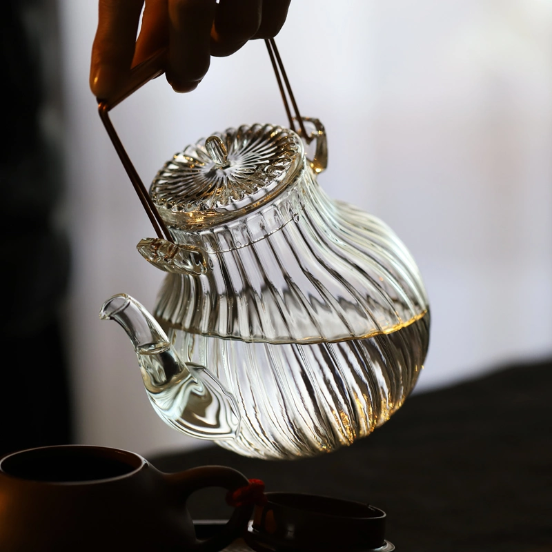 850ml Heart-Resistant Borosilicate Glass Teapot Set. Glass Tea Kettle with Copper Handle and Glass Filter