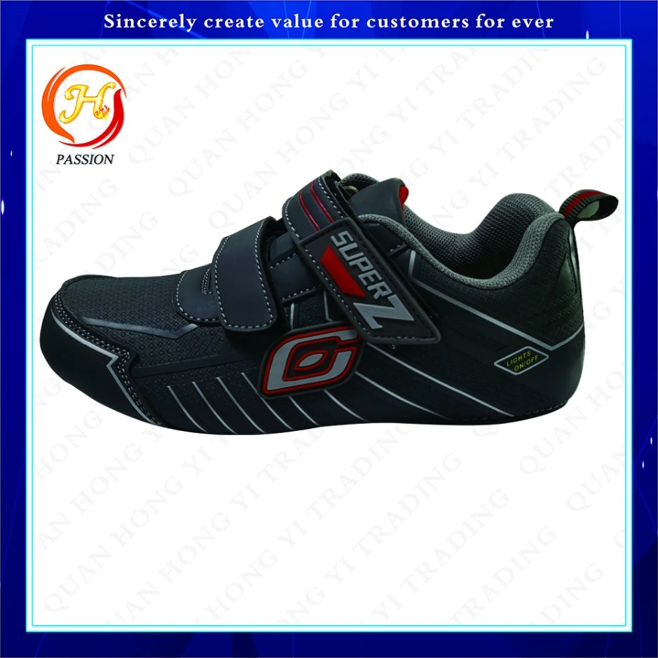 2021 Factory Wholesale pour enfants Chaussures de football baskets décontracté Chaussures de sport Partie supérieure en pu