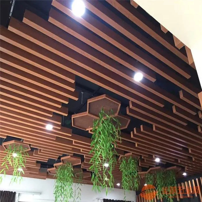 Metal de 2 metros de azulejos de techo aluminio Tu Forma Límite máximo de Porject Restaurante