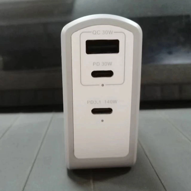 High-Speed 140W Charging Adapter