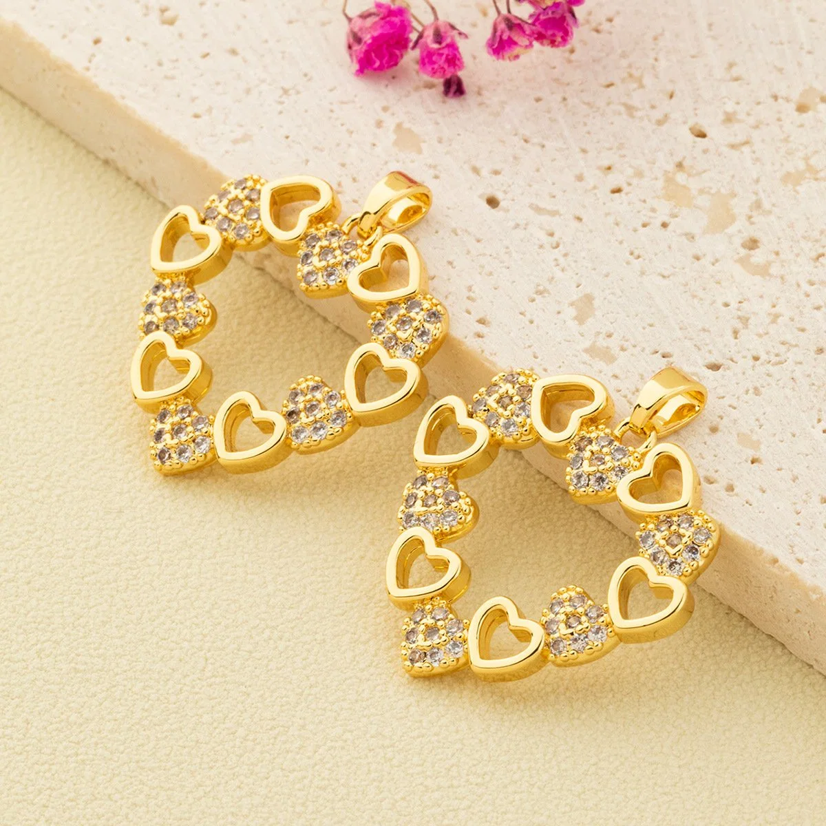 Wholesale Niche Style Heart Shape Copper Inlaid Zircon Pendants for Jewelry Making