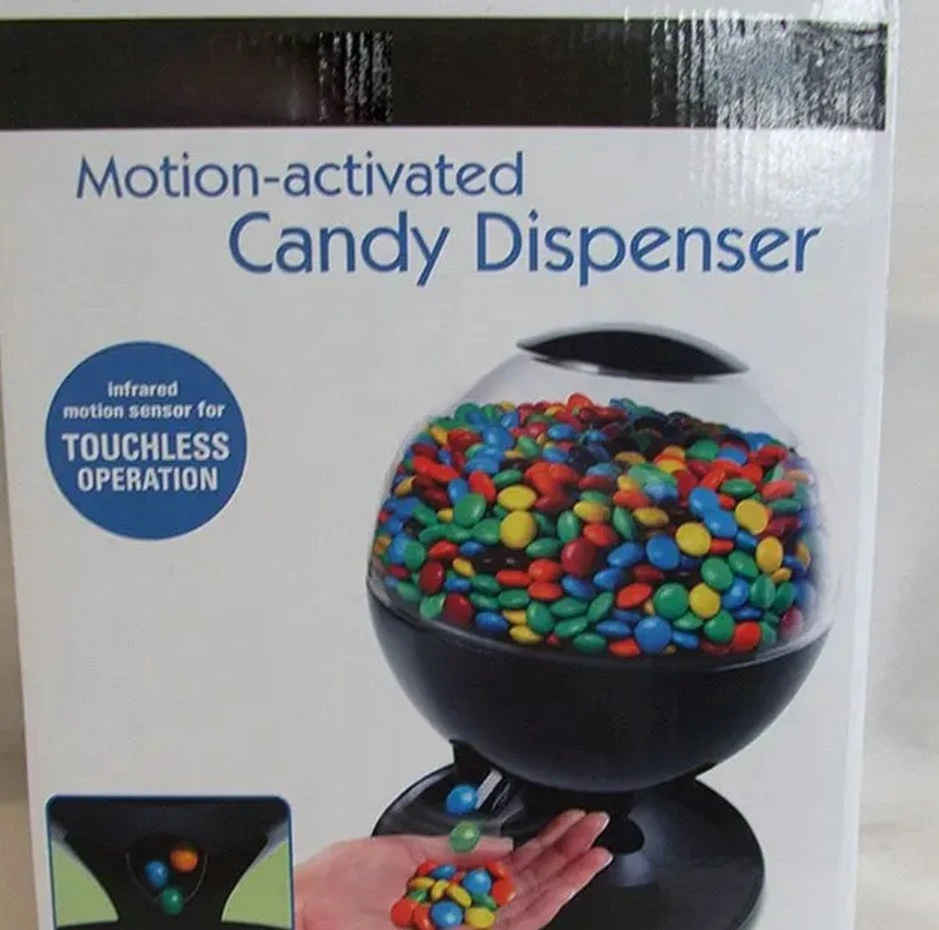 Distributeur de bonbons magique activé par mouvement en plastique pour collations.