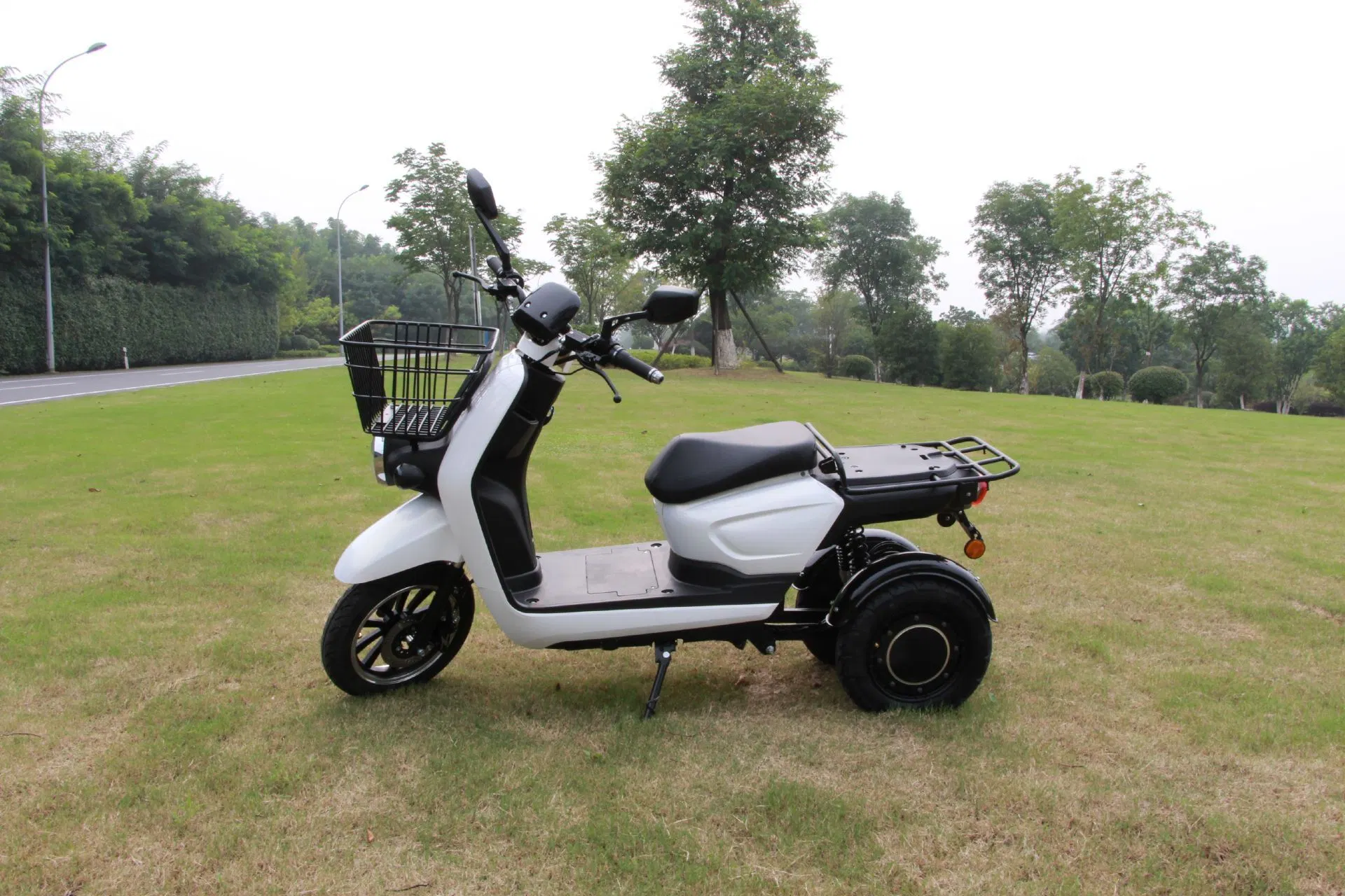 3000W 100ahbig Power EEC Approved Balanced Three Wheel Scooter 2022