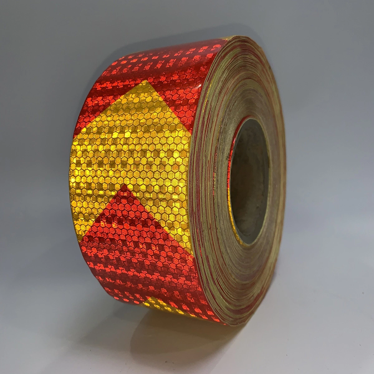 Amarillo dorado+Rojo 10cm*45m PVC Honeycomb flecha Reflective cinta adhesiva para Marca de producto de seguridad trasera para camiones de carretera