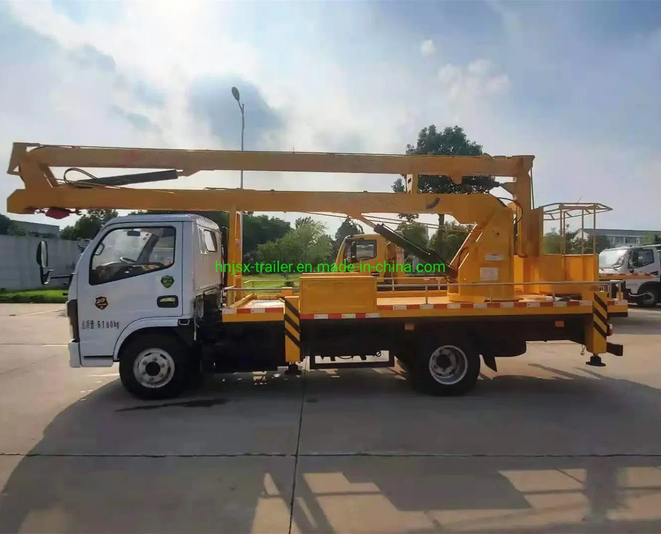 Dongfeng Jmc Sinotruk HOWO Cherry Pickup Overhead Working Lifter High-Altitude Working Platform High Platform Work Aerial Hydraulic Lifting Truck with Bucket