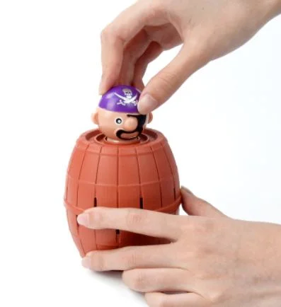 New Toys mais popular Pirate Bucket Tricky Toys Novelty GAG Brinquedos