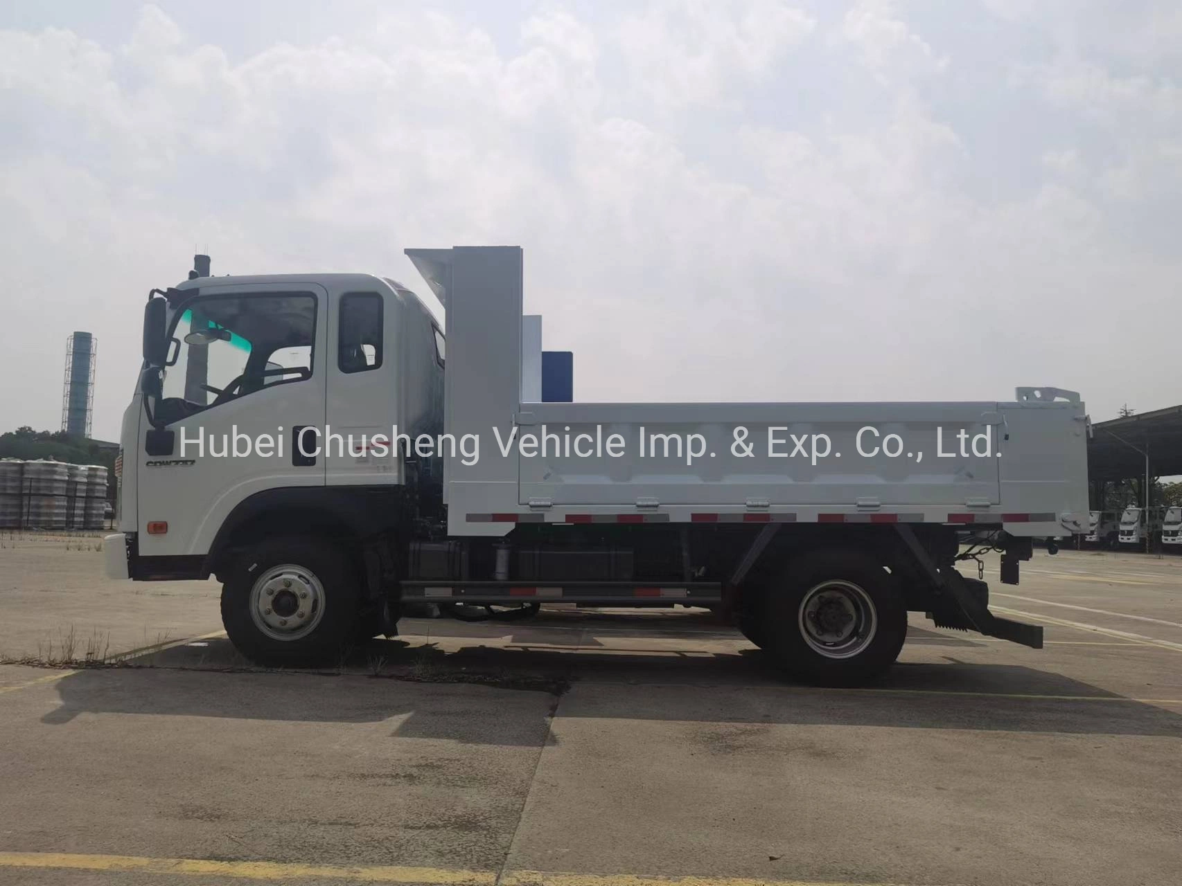 Sinotruk 6 Wheels 3-5 Tons Tipper Truck on Sale