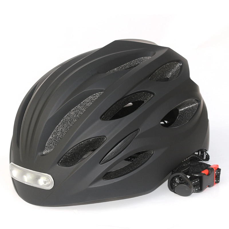 Casque de vélo avec lumière LED rechargeable, casque de cyclisme intégralement moulé pour une pratique sportive sûre en montagne ou sur route.