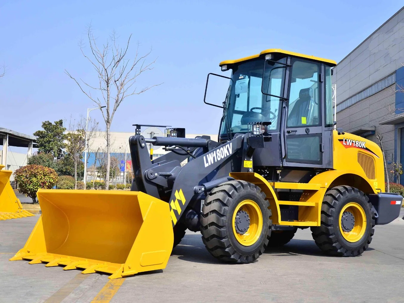 Sale China Famous Brand 1.8 Ton Front Wheel Mini Loader Lw180kv with Best Price