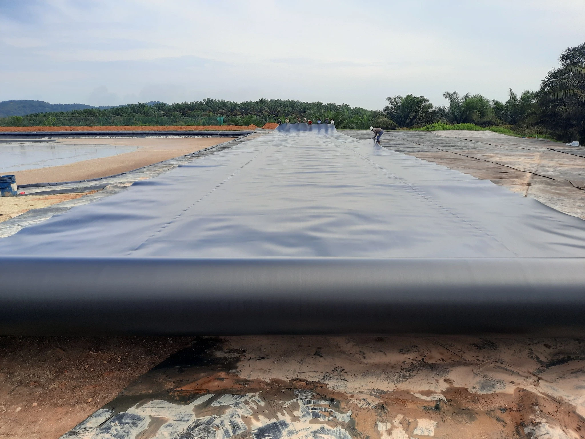 ASTM GM13 Standard 0.5mm 0.75mm 1.0mm 1.5mm 2.0mm Smooth Textured HDPE Polyethylene Geomembrane Liner for Environmental Protection