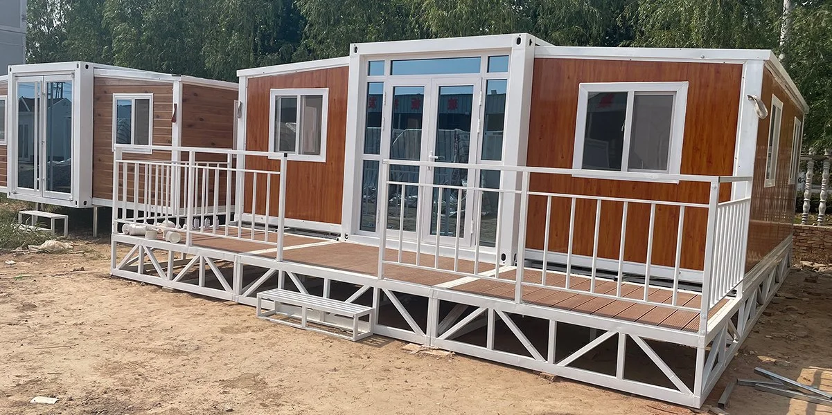 Steel Structure Thermal Break Aluminum Frame Door and Window Wooden Pattern Wall Board Prefabricated Container Houses