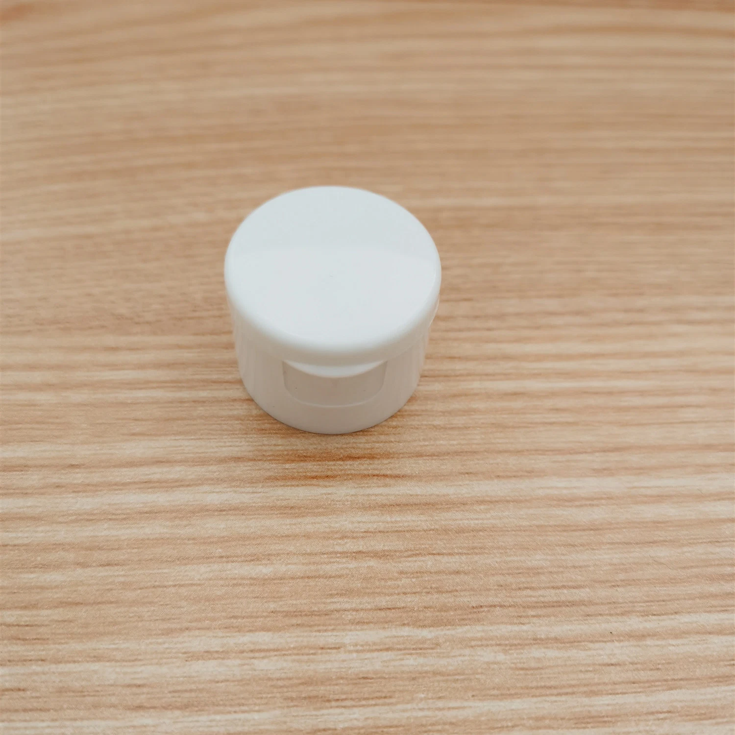 Free Samples 24 mm Flip Top Cap PP Material Mat Cosmetic Plastic Bottle Cap