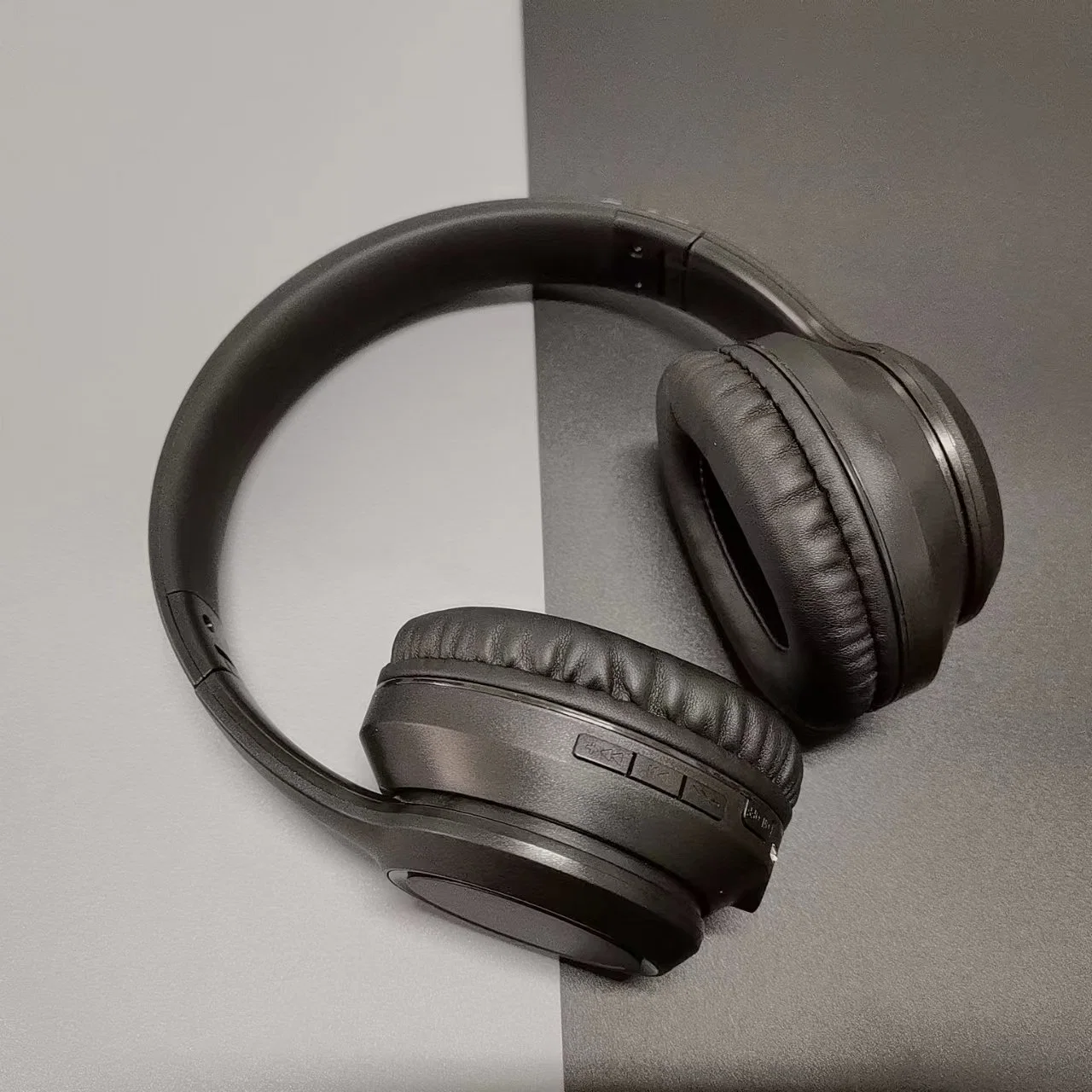 2022 Nueva llegada Hot Bluetooth en la oreja Auriculares de HT-01 Auriculares Control de música