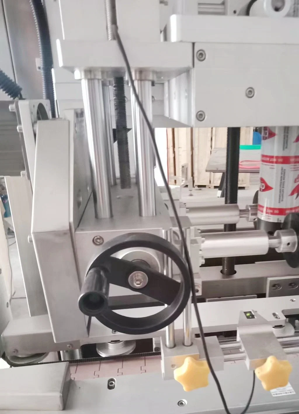 Labeling Machinery Sleeve Labeling Machine Shrink for Sleeving and Shrinking Bottles Aluminum Cans Metal Tin Cans Pet /PVC Material Label