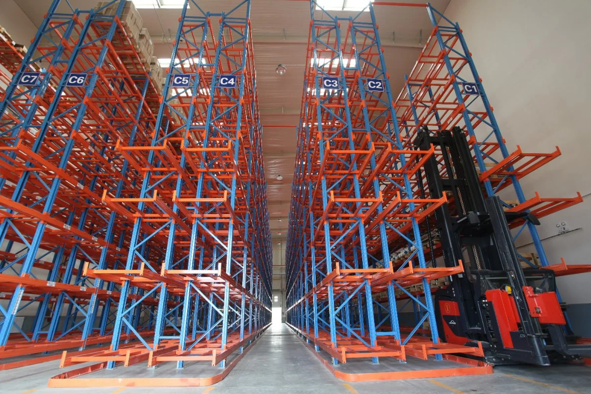 Doble pasillo muy estrecho pasillo Racking Palet forma China Fabricante