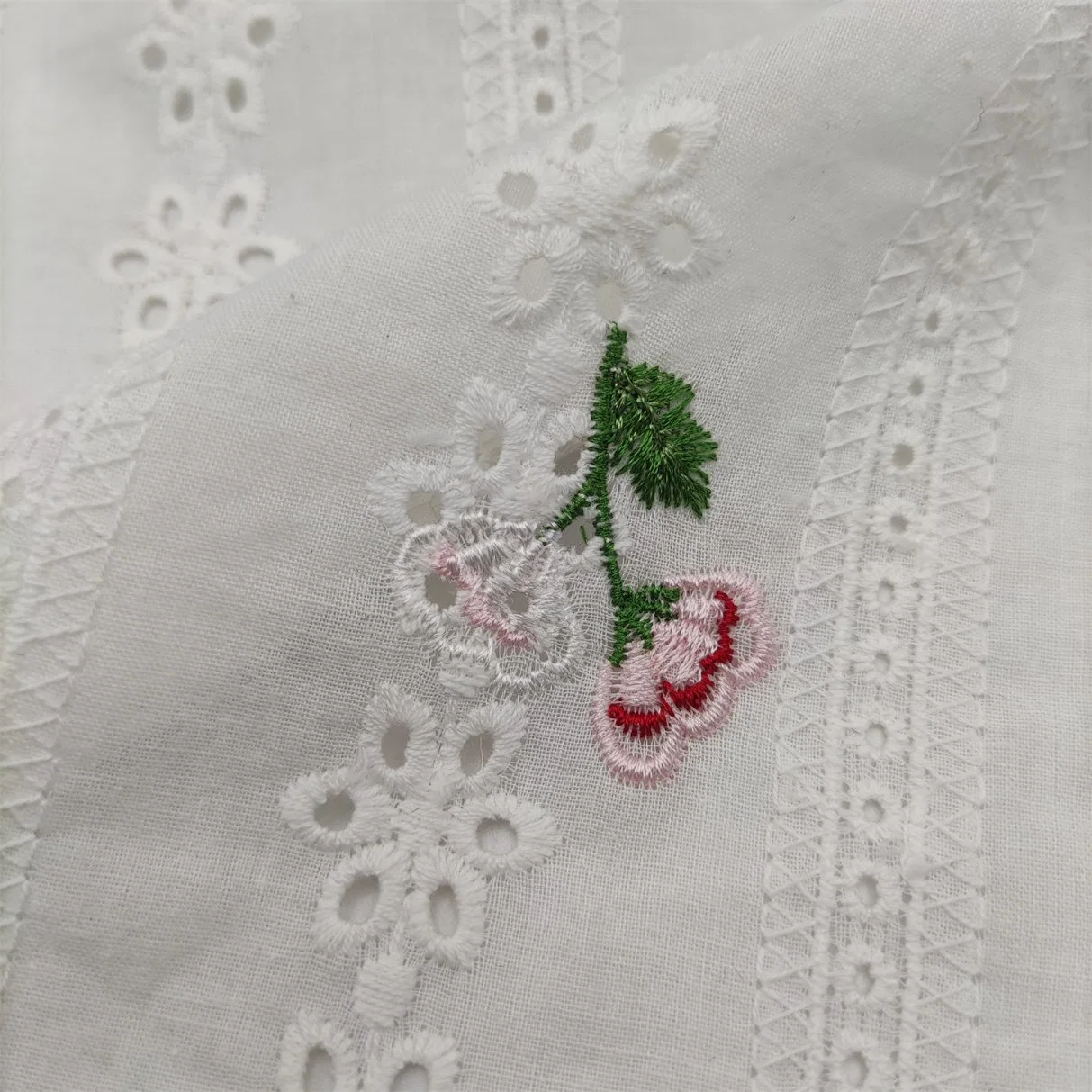 100%Cotton Lace Eyelet Embroidery with Tulip Embroidery Fabric for Girl Garment