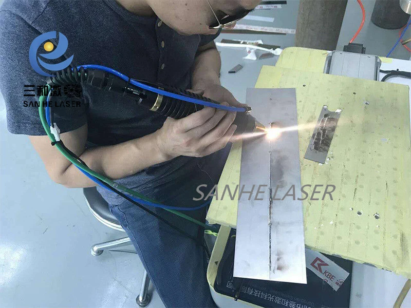 Popular 500W Handheld Fiber Laser Welding Machine Metal Mould Sanhe Laser