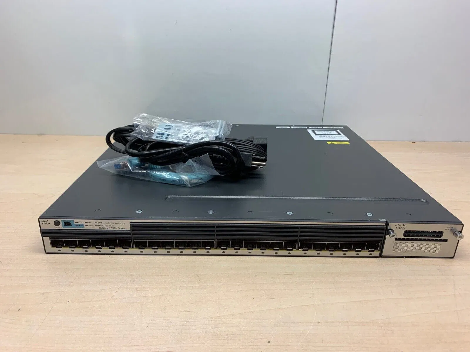 Cisco Ethernet Switch Ws-C3750X-24s-S Catalyst 3750X 24 Port Ge SFP Network Switch