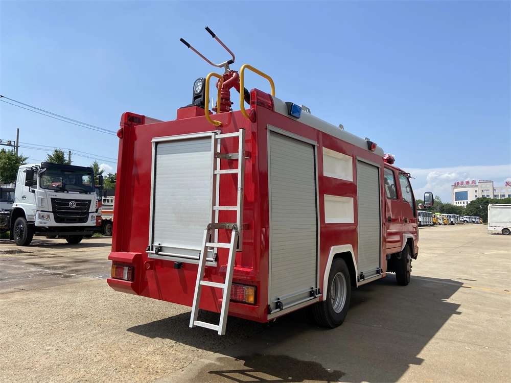 4X2 Isuzu Nouveau Camion de lutte contre l'incendie Mini 120HP 3000 Litres 1000 Gallons 3ton-5ton Camion de pompiers