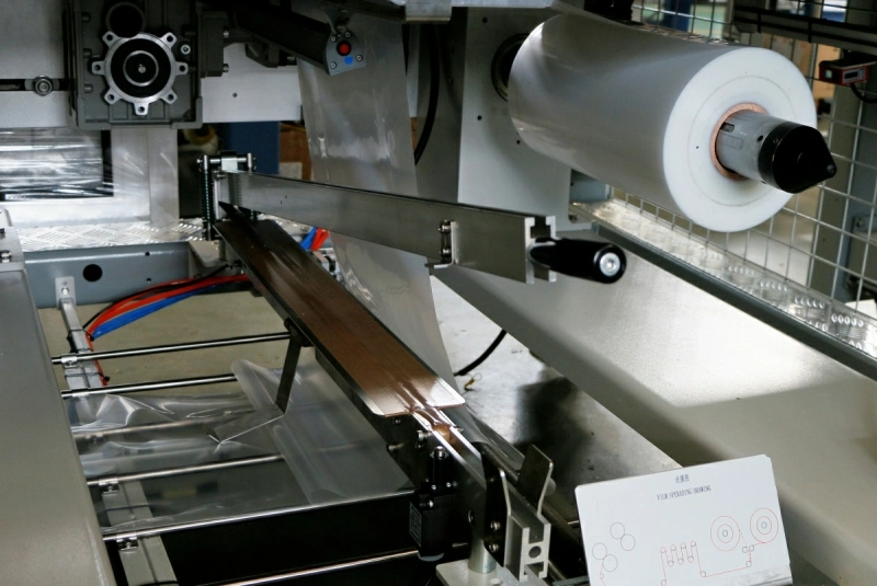 Automatic Film Packing Shrinking Wrapping Machine for beer/beverage/ water/ juice/milk