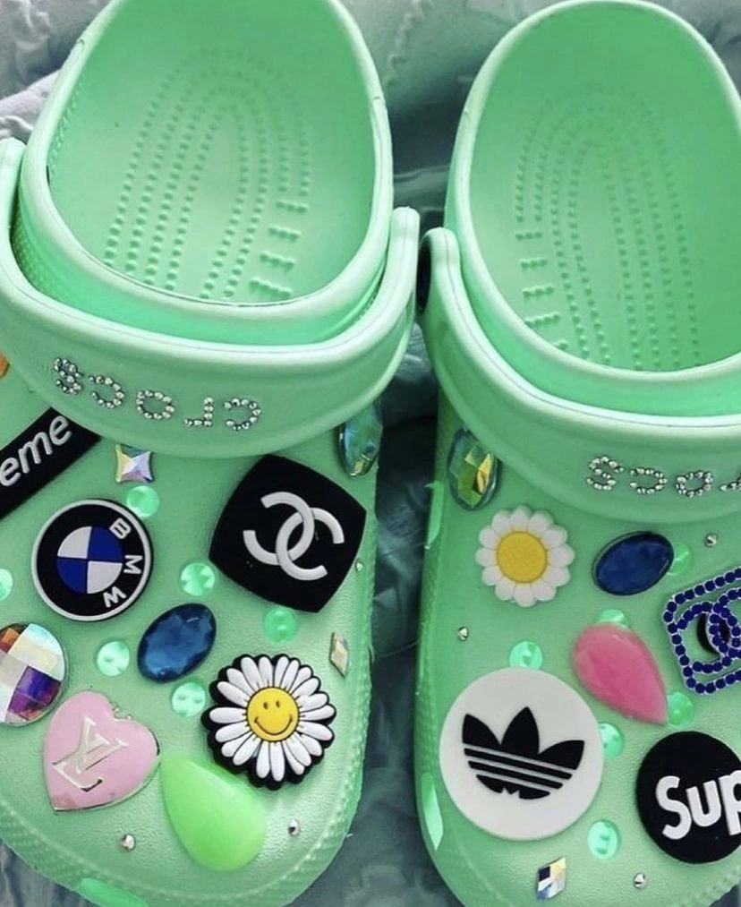 Bmfashion Wholesale/Supplier New Arrival Customized Cartoon Beach Sandals Doll Rubber Soft PVC Croc S Custom Logo Flower Lace Charms for Kids Shoe Accessories Decoration