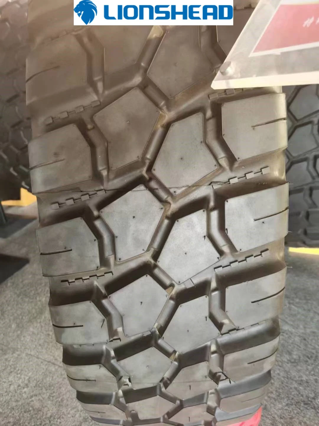 Nueva llegada Radial 425/85r21 14.00r20 16.00r20 camión volquete de arena del desierto Neumáticos-Marca Lionshead