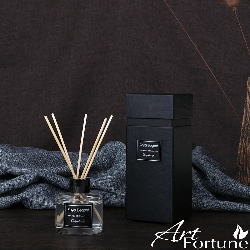 Diffuseur de parfum d'huile essentielle d'arôme avec bâtonnets de rotin dans une boîte cadeau pour parfumer la maison