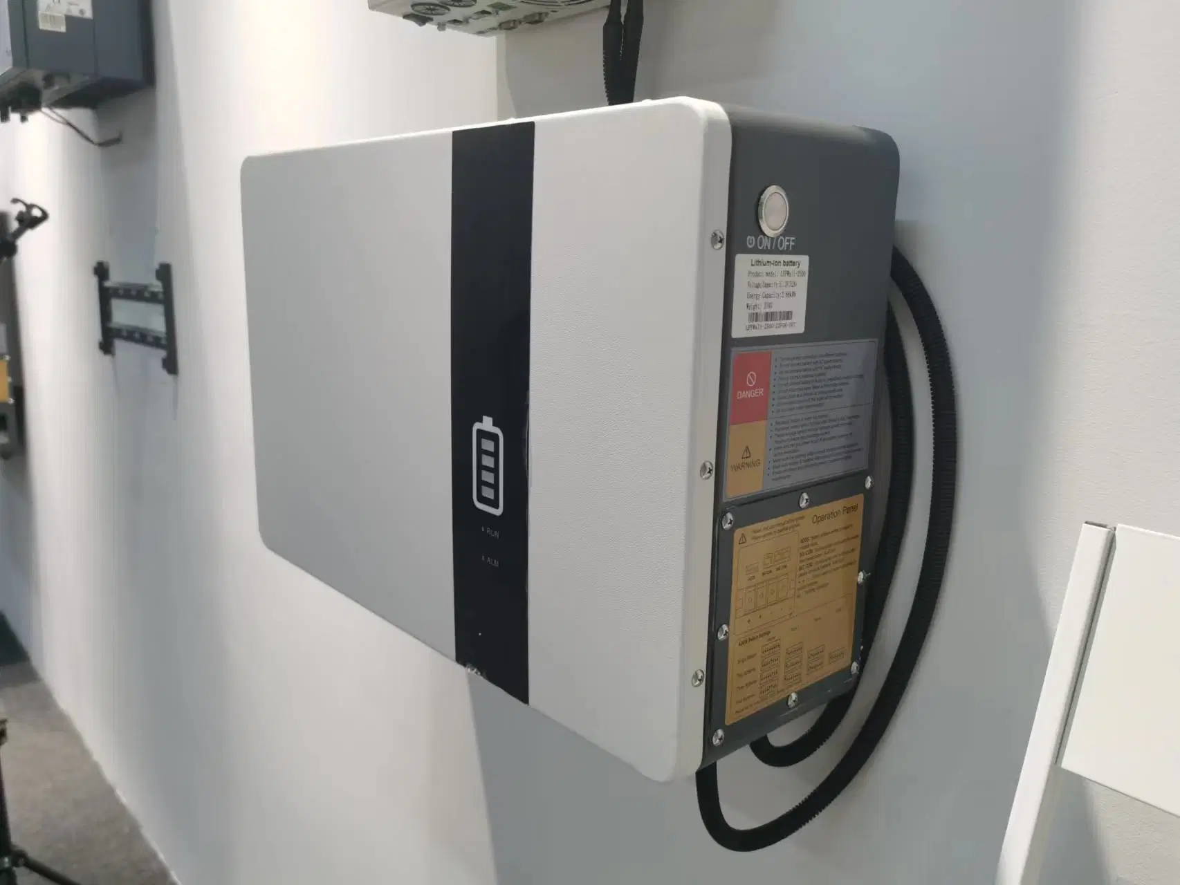 Tiefzyklus-BMS Niederspannung 51,2V 200Ah 5kwh Wand Lithium Powerwall Solar für Hrybrid System IP65 Wasserdicht Haus Solar Passender Deye-Wechselrichter Für Systembatterie